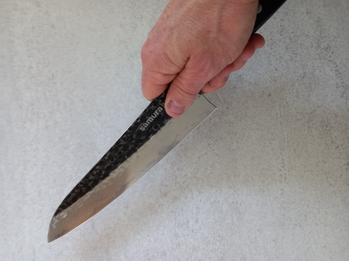 Samura Pro-S Lunar being held in the pinch cutting technique